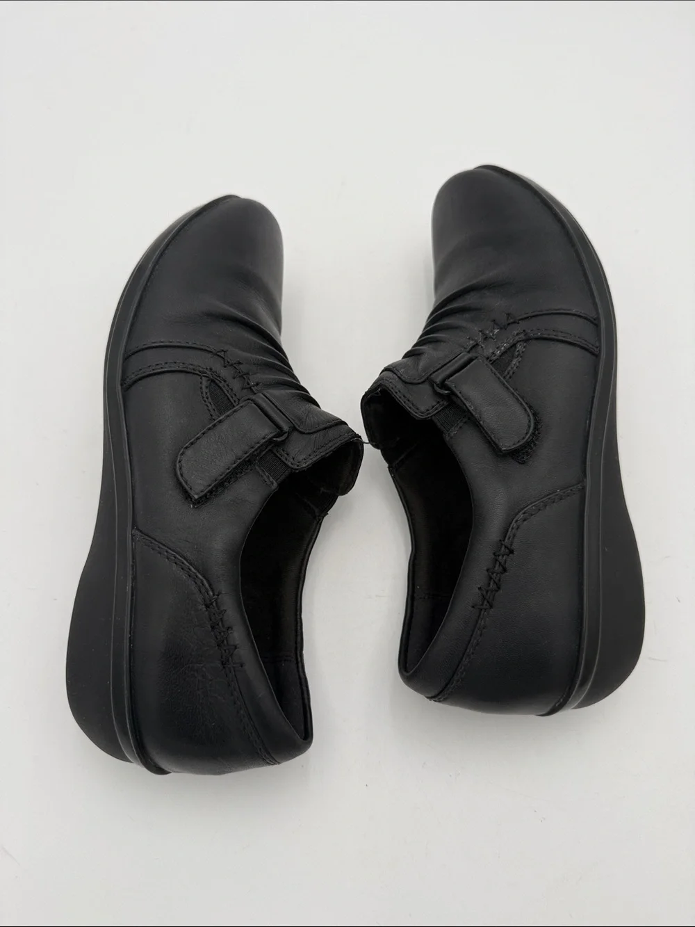 Clarks Black Leather Slip-On Comfort Loafers women 7 casual office comfort retro